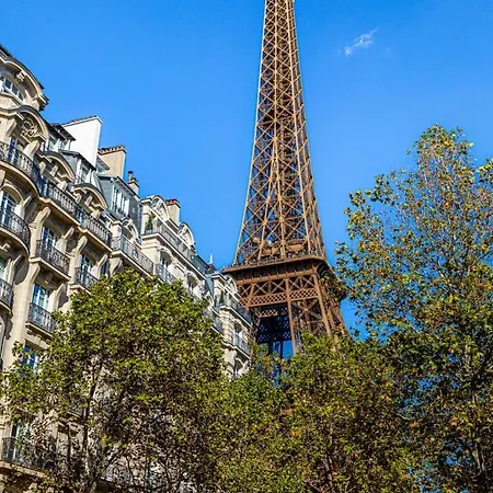 Modern Family Next To The Eiffel Tower Apartment