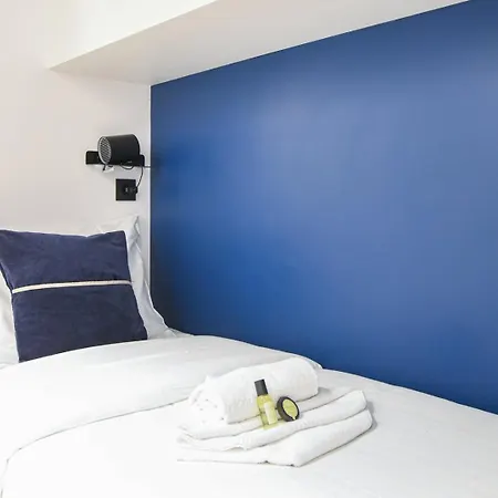 Modern Family Next To The Eiffel Tower Paris