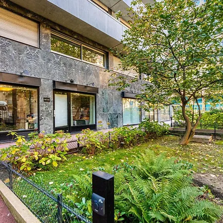 Modern Family Next To The Eiffel Tower Appartement